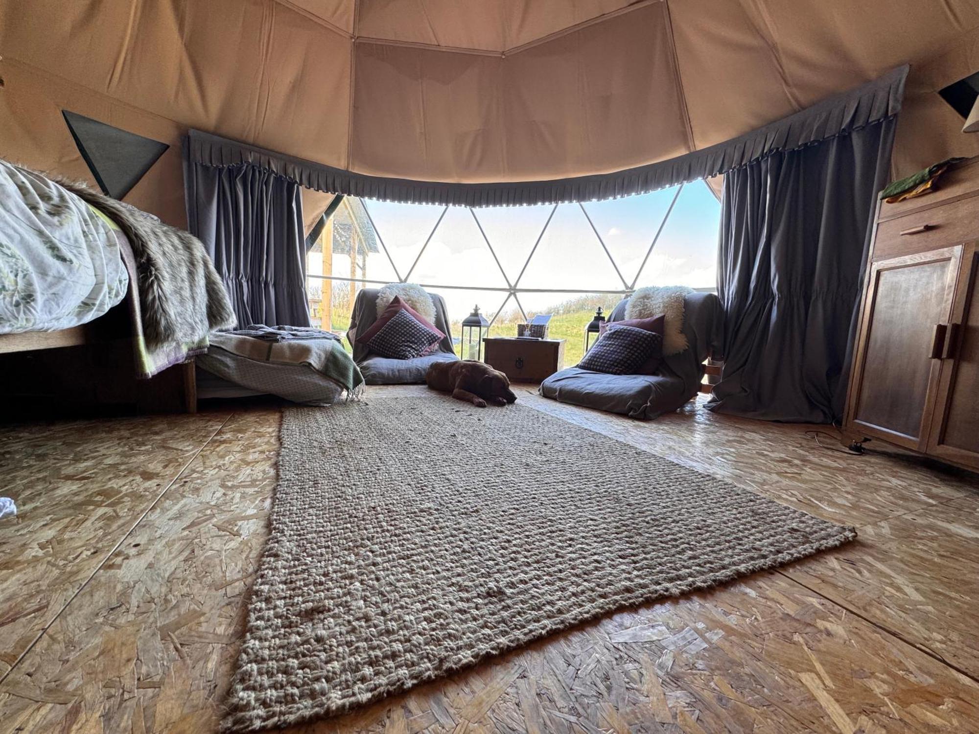 Geodesic Dome Glamping 호텔 란니들로스 외부 사진